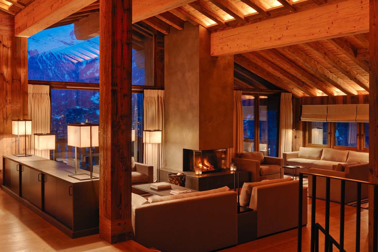 Chalet Les Anges Zermatt living room at night