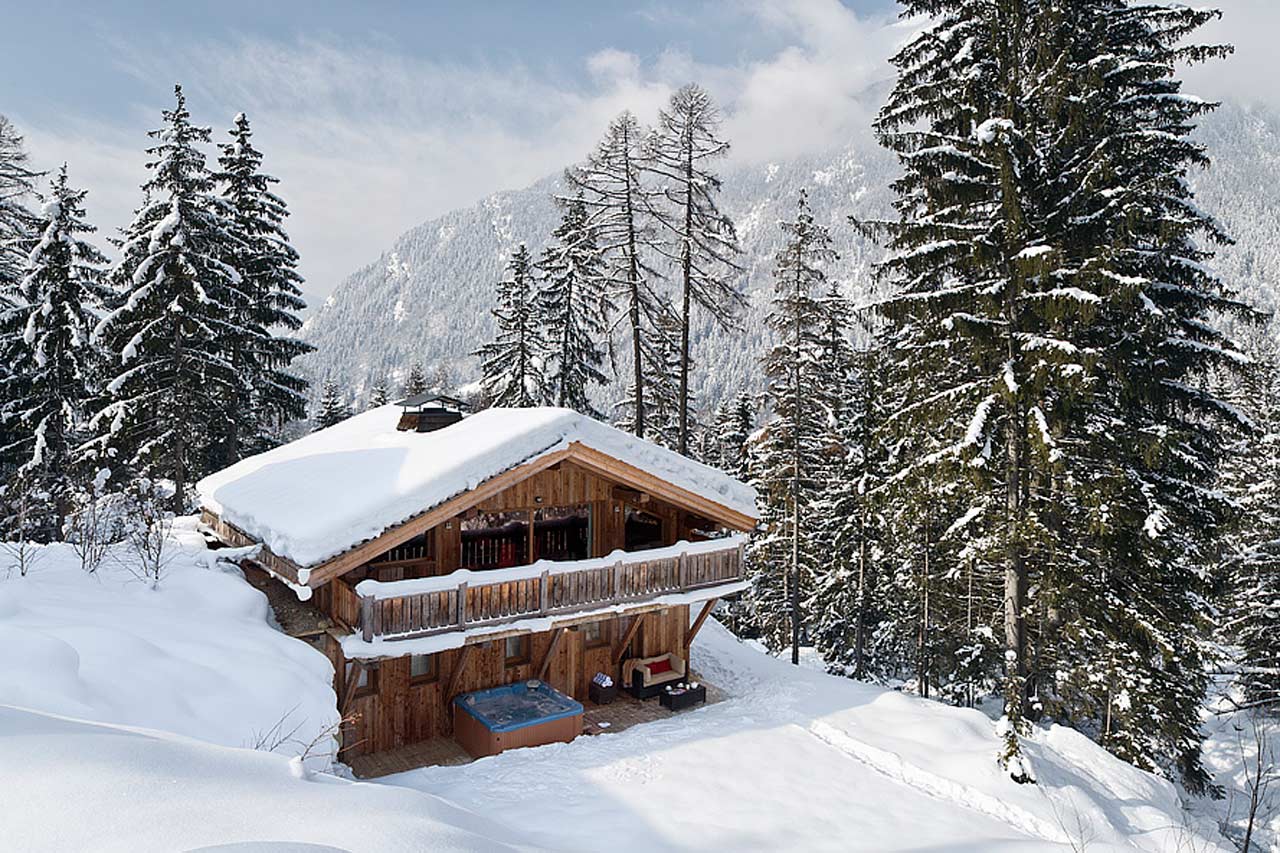 Exterior in winter at Chalet Baby Bear in Chamonix