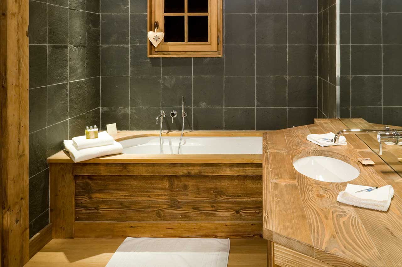 Ensuite bathroom at Chalet Baloo in Chamonix