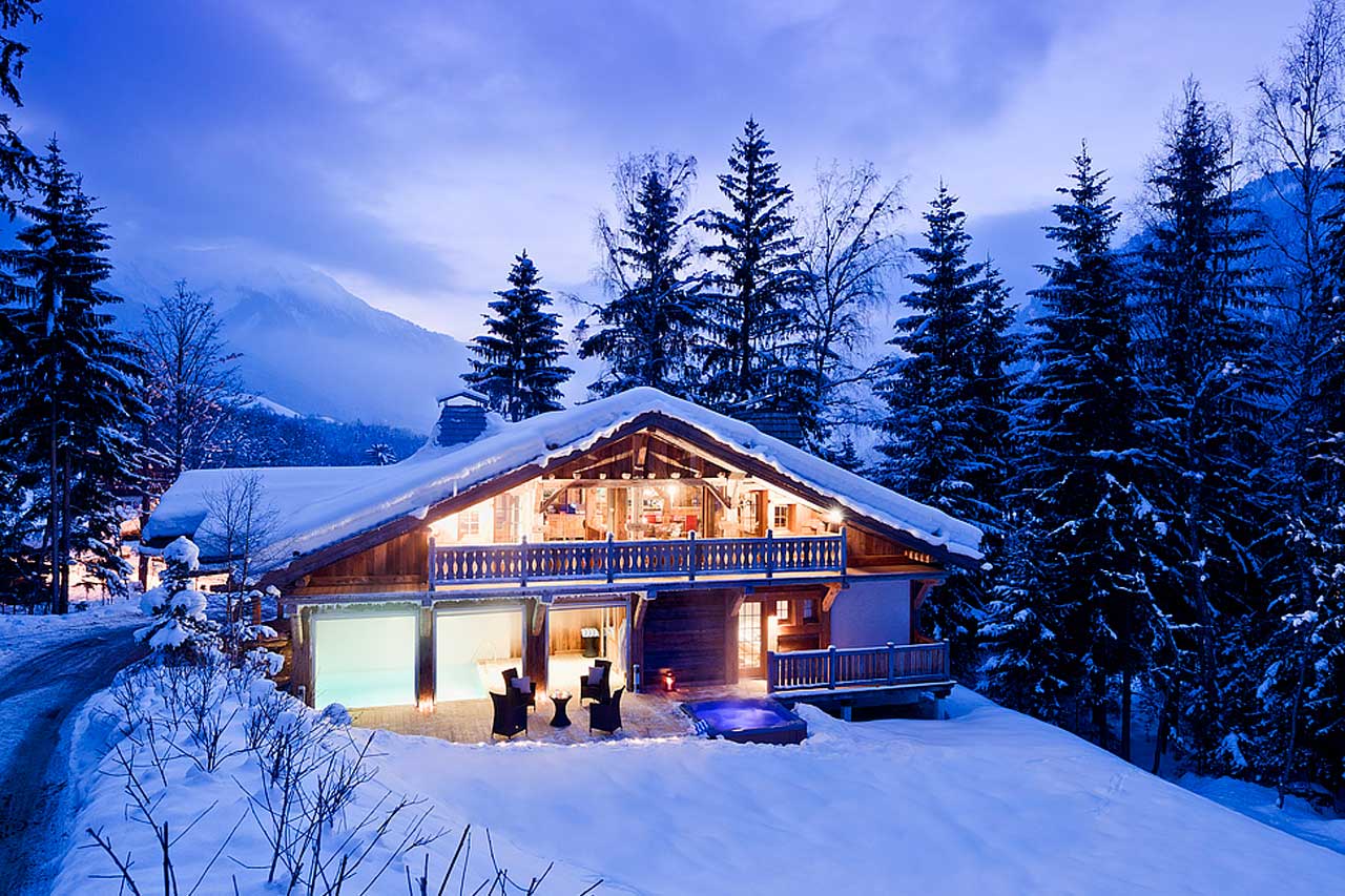 Exterior at night at Chalet Baloo in Chamonix