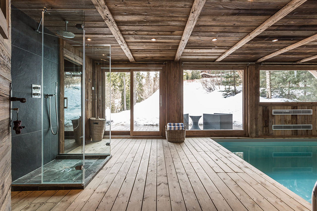 Spa area with plunge pool at Chalet Baloo in Chamonix