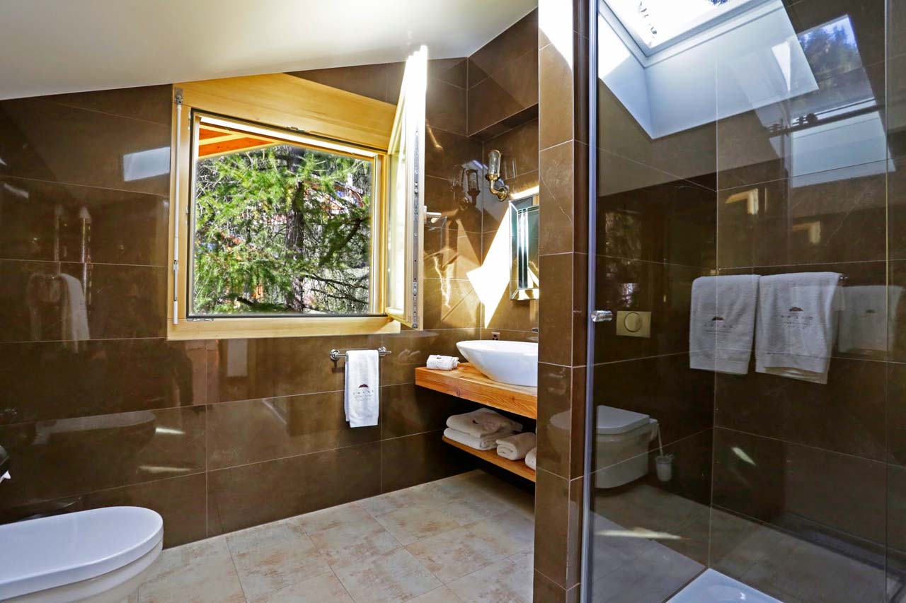 Chalet Le Torrent in Crans Montana bathroom with shower
