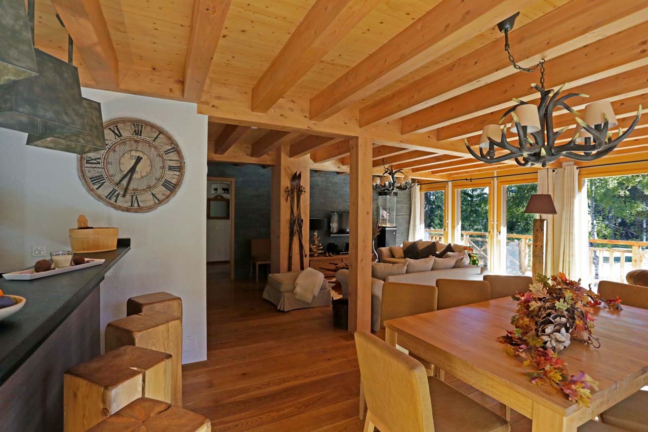 Chalet Le Torrent in Crans Montana dining and kitchen area