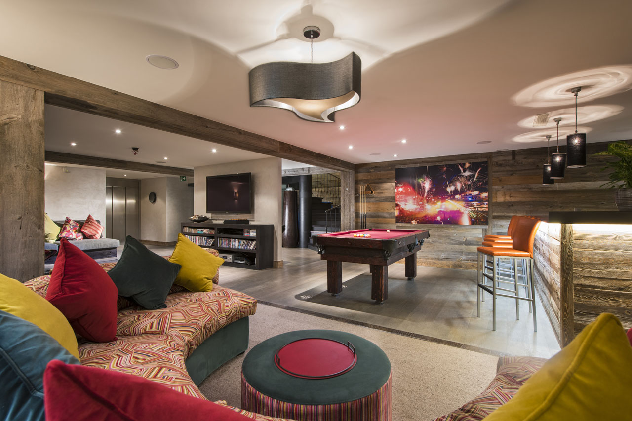The Lodge Verbier games area with bar and pool table