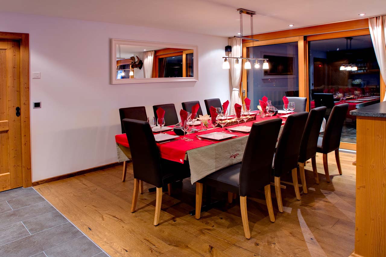 Chalet Gemini Zermatt dining table
