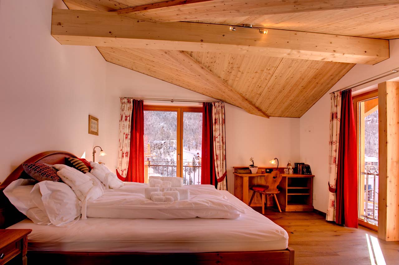 Chalet Gemini Zermatt double bedroom with open plan bathroom 