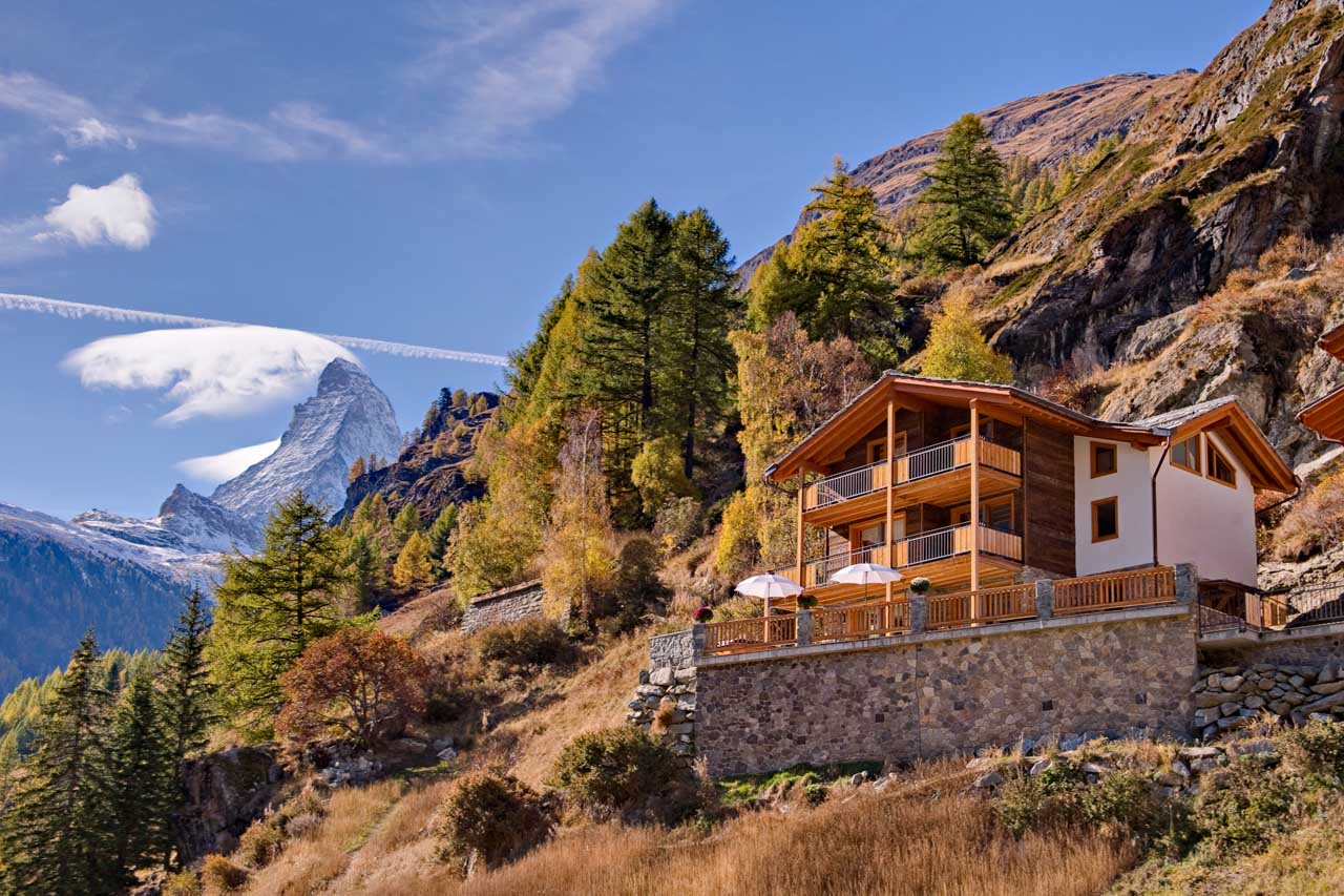 Chalet Gemini Zermatt exterior in summer with view of Matterhorn