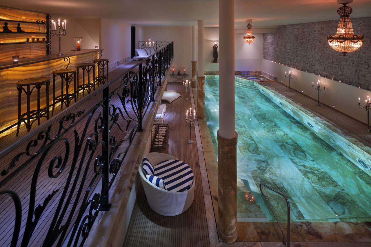 Inside, Chalet L.Raphael